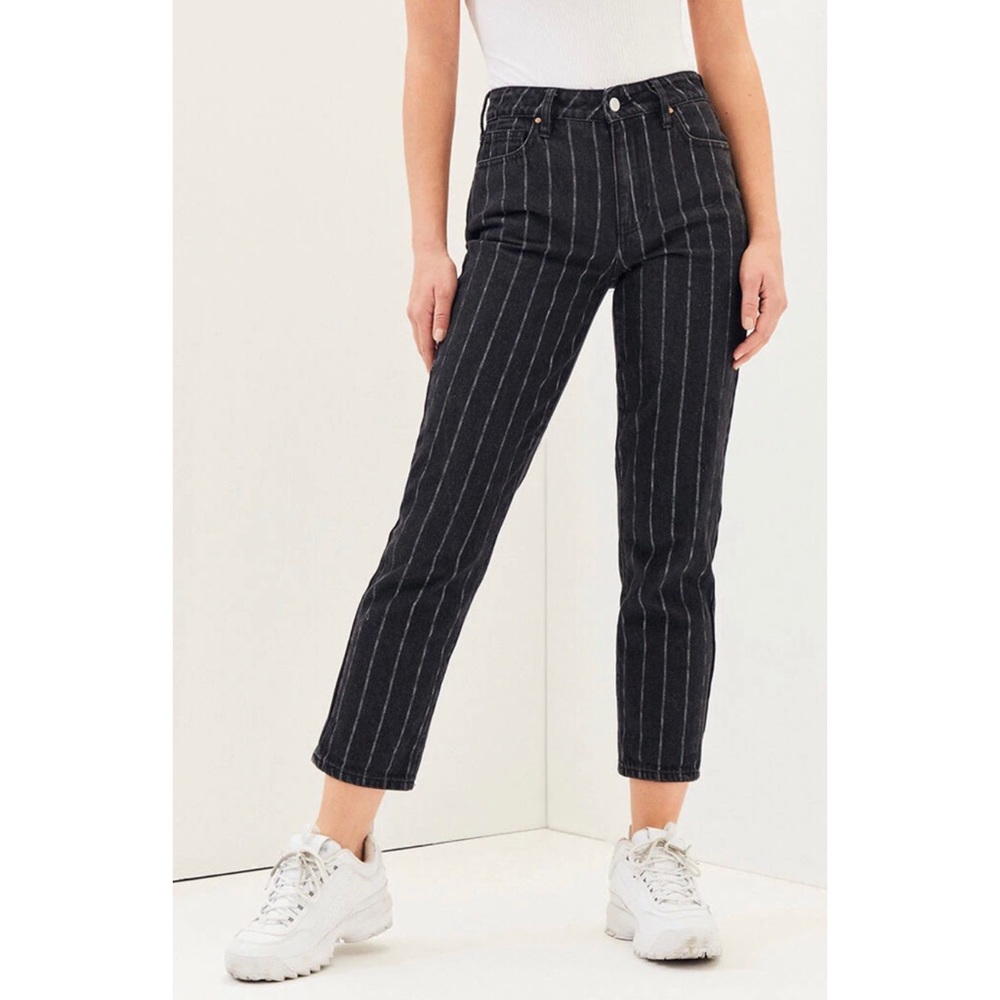 High Rise Mom Jeans size 25 by Pacsun